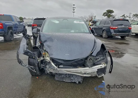 2025 Tesla Model Y z USA, uszkodzony, nr VIN 7SAYGDEE3SA343710